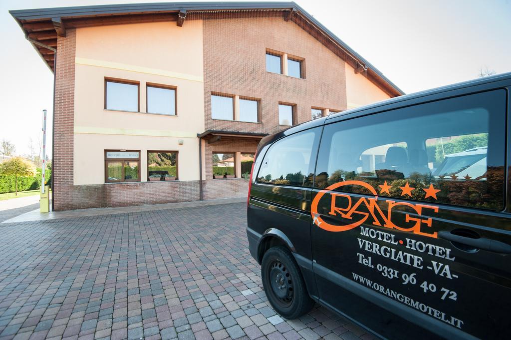 Orange Motel Vergiate Exterior photo