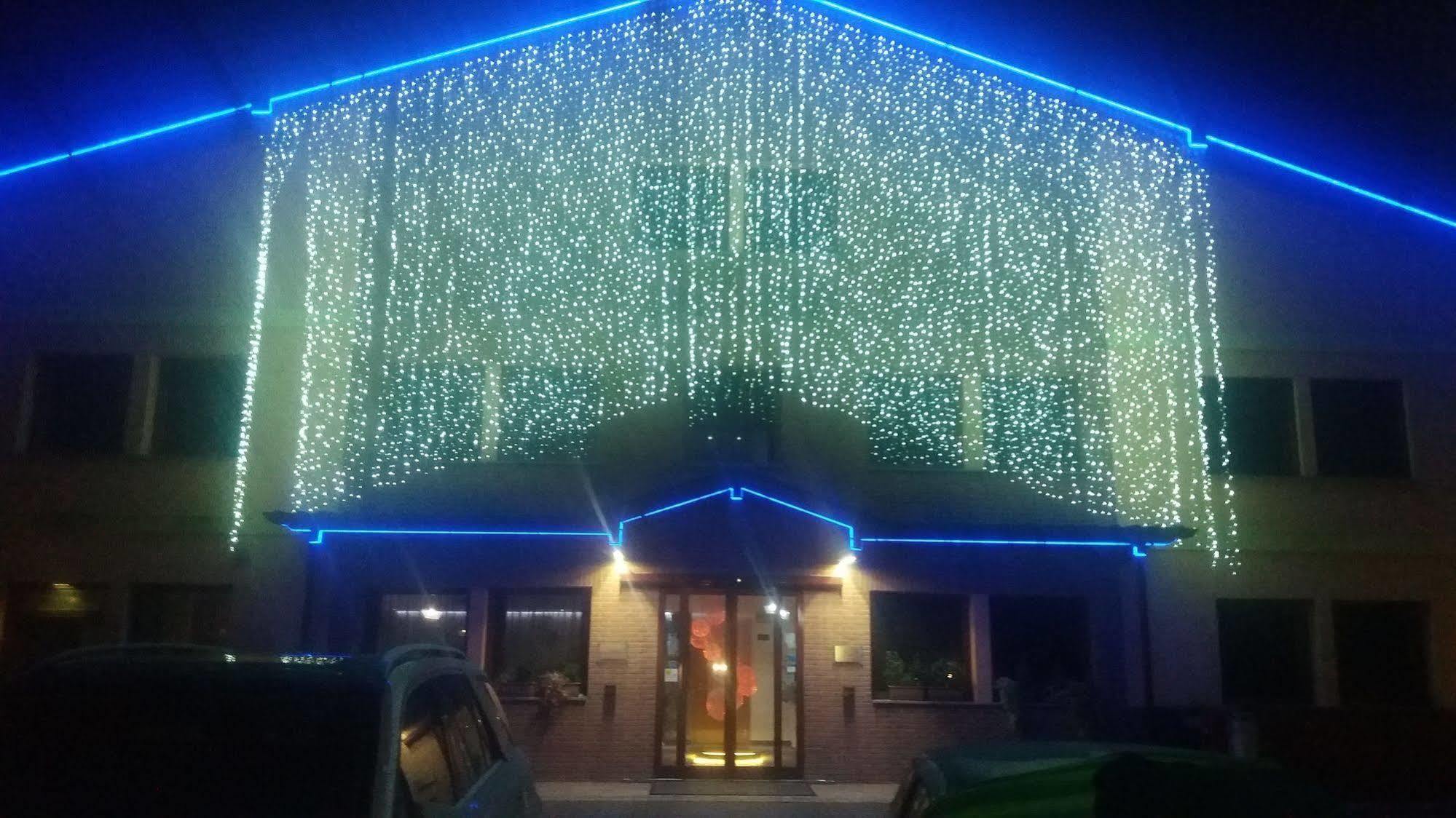Orange Motel Vergiate Exterior photo