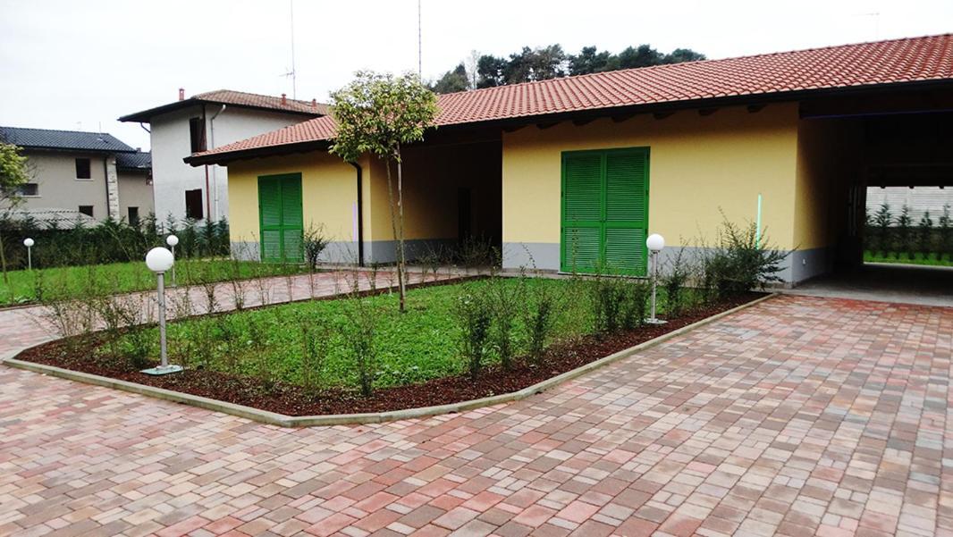 Orange Motel Vergiate Exterior photo